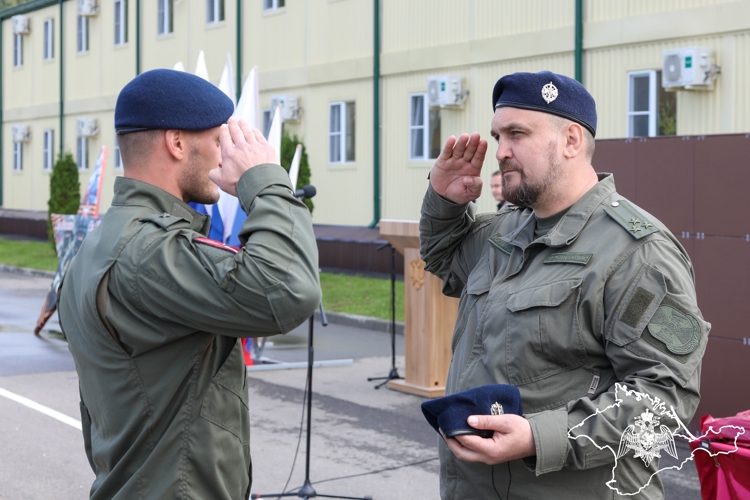 Сотрудник СОБР "Халзан" получил знак отличия 1-й степени полицейского спецназа