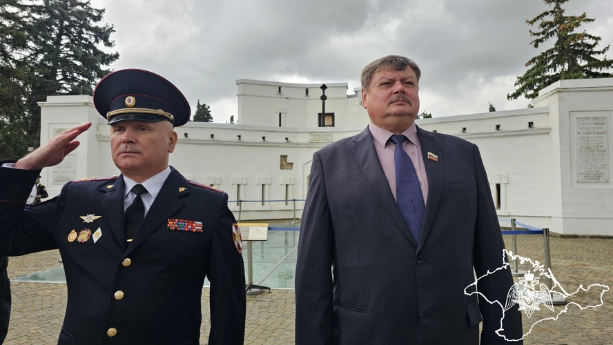 Учащиеся севастопольского профильного класса Росгвардии дали клятву на верность Отечеству на Малаховом Кургане