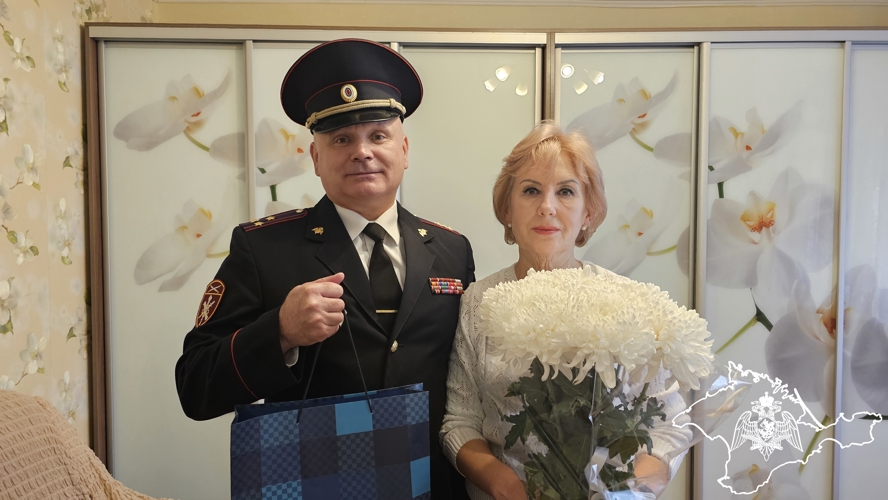 В Севастополе росгвардейцы поздравили дочь комбата Победы с Днем рождения