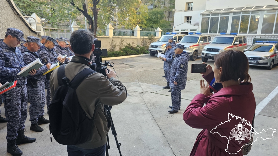 Журналистам телеканала «Вести. Севастополь» рассказали о служебных буднях сотрудников вневедомственной охраны Росгвардии