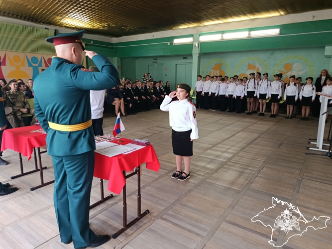 Профильный класс Росгвардии дал торжественную клятву в Крыму