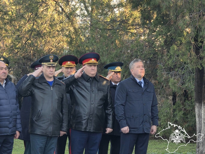 В Крыму и Севастополе росгвардейцы присоединились к мероприятиям, посвященным Дню Неизвестного солдата (видео)