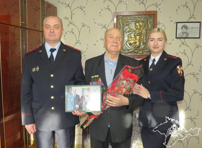 Крымские росгвардейцы навестили ветерана службы, который в детские годы пережил блокаду Ленинграда