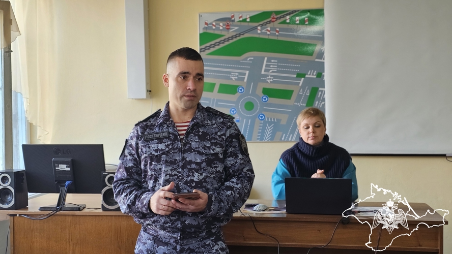 Росгвардейцы встретились с будущими выпускниками севастопольского колледжа