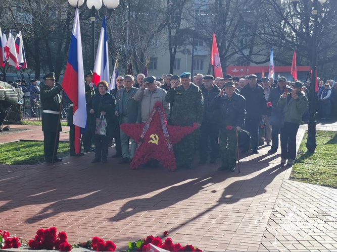 Росгвардейцы в Крыму и Севастополе отдали дань уважения россиянам, исполнявших воинский долг за пределами Отечества