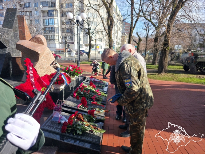 Росгвардейцы в Крыму и Севастополе отдали дань уважения россиянам, исполнявших воинский долг за пределами Отечества