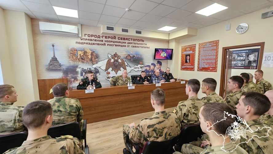 Начальник крымского территориального органа Росгвардии встретился с выпускниками ведомственных вузов в Севастополе