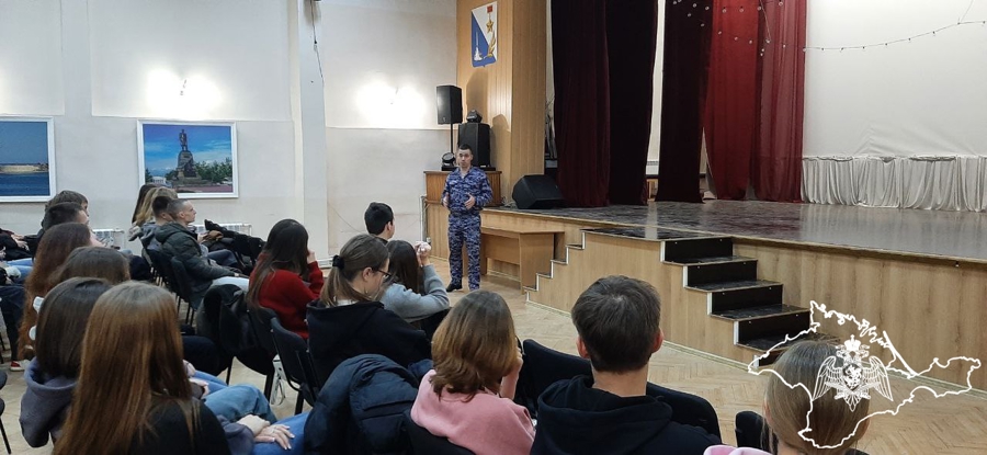 Мероприятие профессионального ориентирования для будущих юристов провел севастопольский росгвардеец 