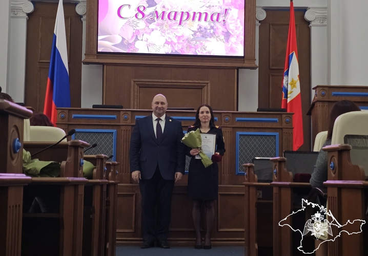 В городском парламенте Севастополя сотрудниц и военнослужащих Росгвардии поздравили с Международным женским днём