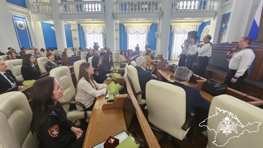 В городском парламенте Севастополя сотрудниц и военнослужащих Росгвардии поздравили с Международным женским днём
