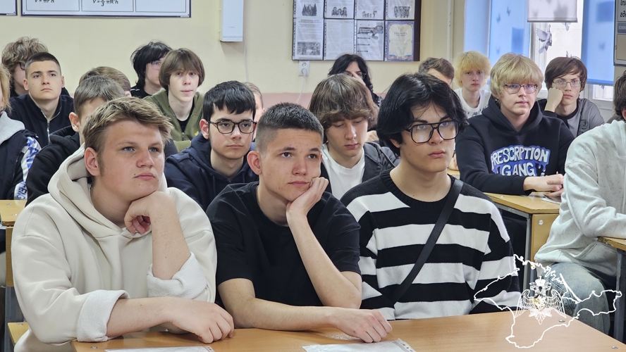 Росгвардейцы встретились с будущими выпускниками севастопольского колледжа