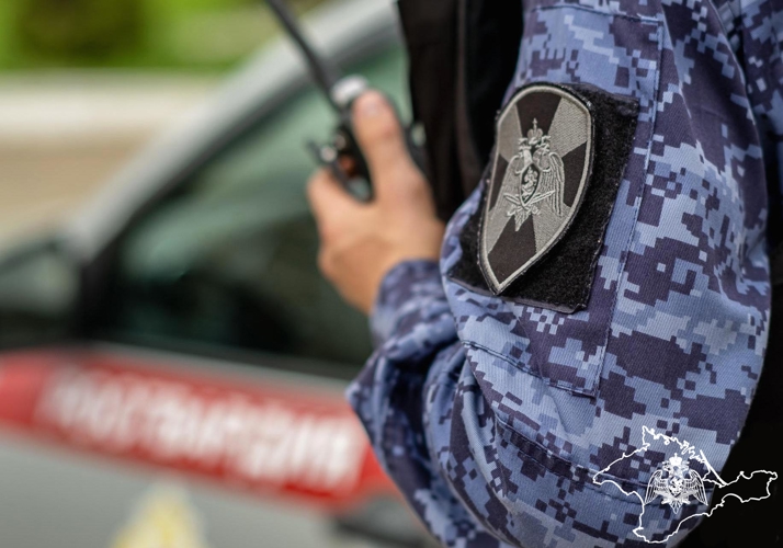 В Симферополе росгвардейцы задержали подозреваемую в нападении на медицинского работника