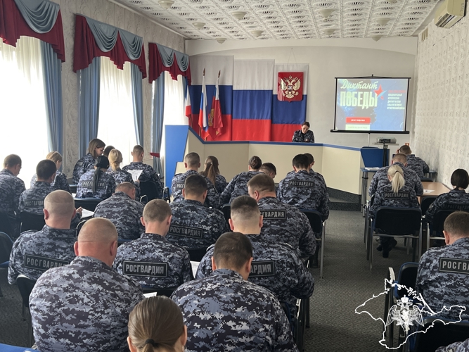 В Крыму росгвардейцы приняли участие в «Диктанте Победы»