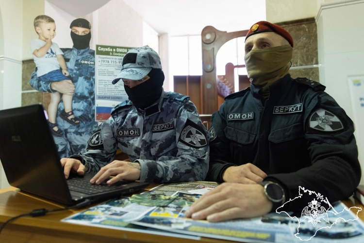 В Крыму представители Росгвардии рассказали о возможностях службы на Всероссийской ярмарке трудоустройства 