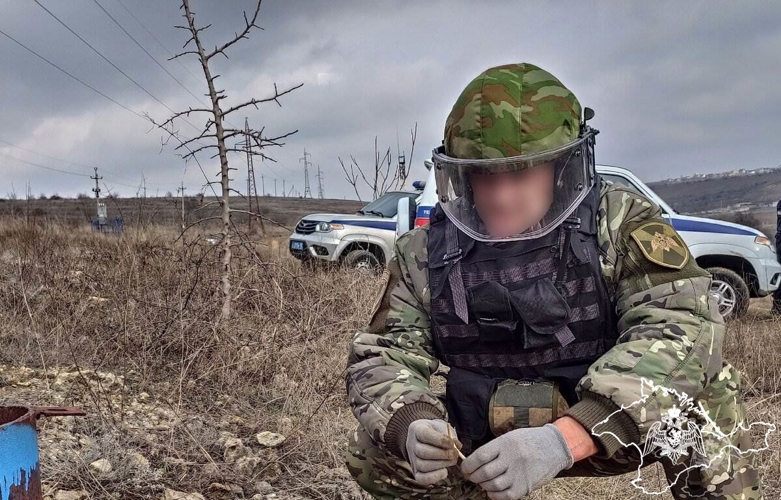 Взрывотехники ОМОН Росгвардии в Севастополе обследовали снаряды времен Великой Отечественной войны