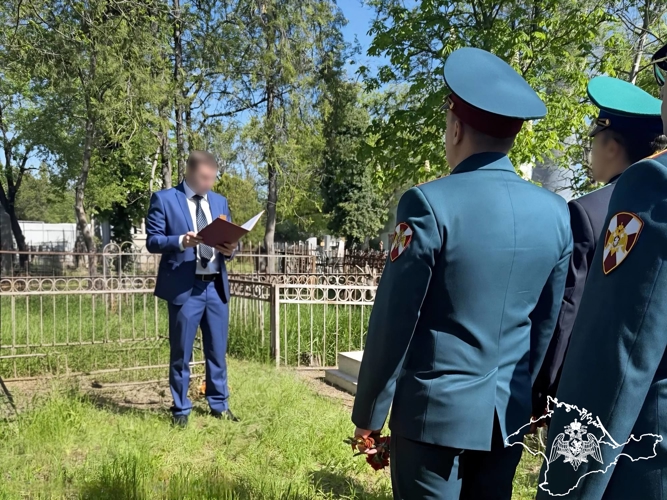 В Крыму сотрудники УФСБ России совместно с Росгвардейцами почтили память офицера комиссариата государственной безопасности