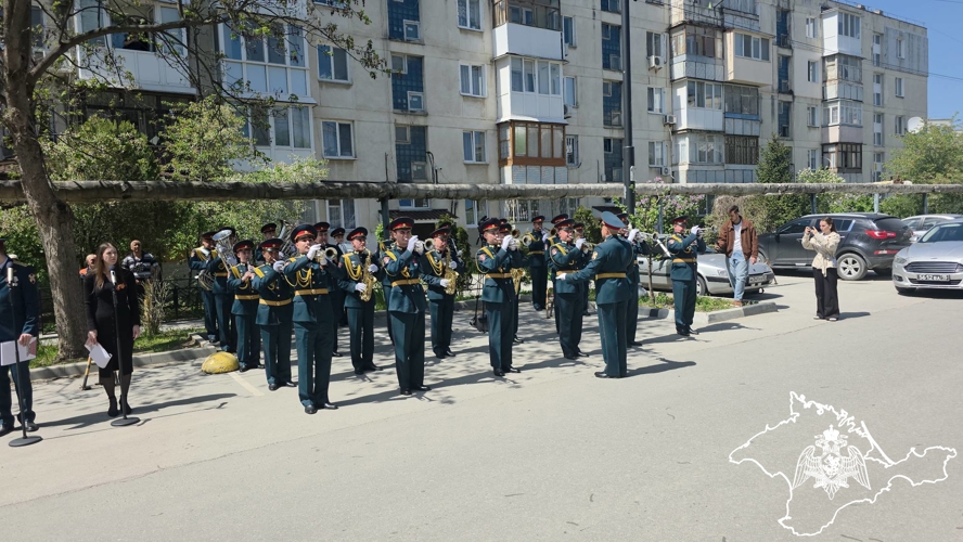 Парад для 101-летнего ветерана Великой Отечественной войны провели росгвардейцы в Крыму (видео)