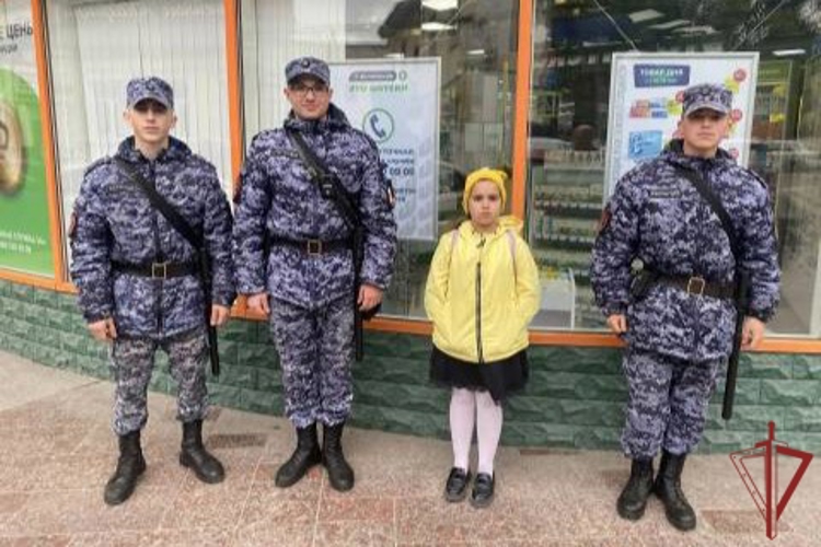 Военнослужащие Росгвардии вернули домой потерявшегося ребенка в Крыму