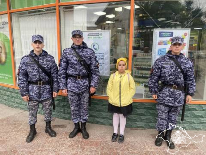 Военнослужащие Росгвардии вернули домой потерявшегося ребенка в Крыму