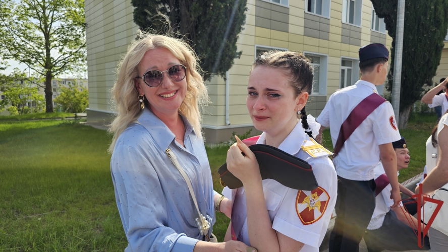 В Севастополе прошел последний звонок для выпускников класса Росгвардии