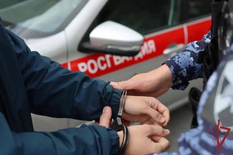 В Симферополе росгвардейцы задержали гражданина, подозреваемого в совершении серии краж из гипермаркета