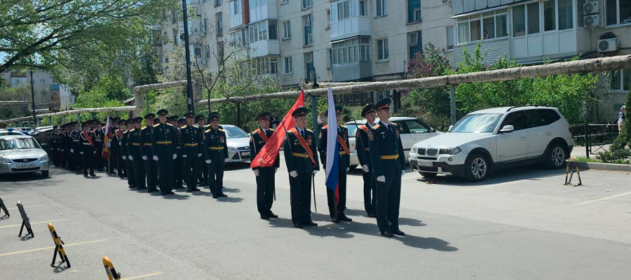 Парад для 101-летнего ветерана Великой Отечественной войны провели росгвардейцы в Крыму (видео)