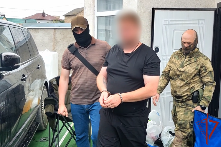 При участии севастопольских росгвардейцев задержали подозреваемого в особо крупном мошенничестве