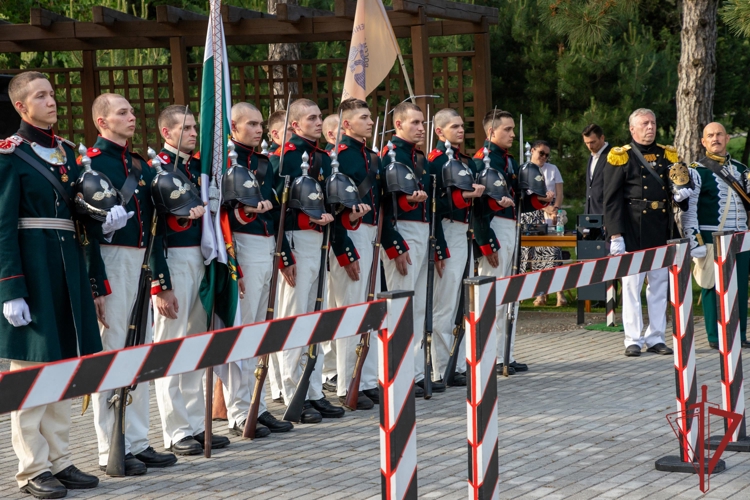 Военнослужащие Росгвардии приняли участие в музыкально-историческом проекте «Вечерняя зоря»