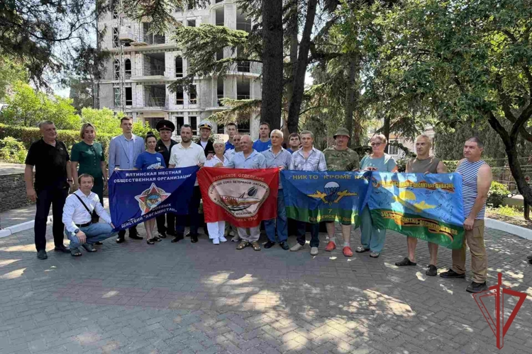 В Ялте росгвардейцы почтили память ветеранов боевых действий