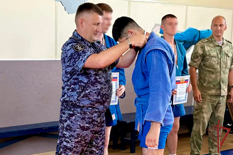 В Крыму определили лучших самбистов среди подразделений территориального органа Росгвардии