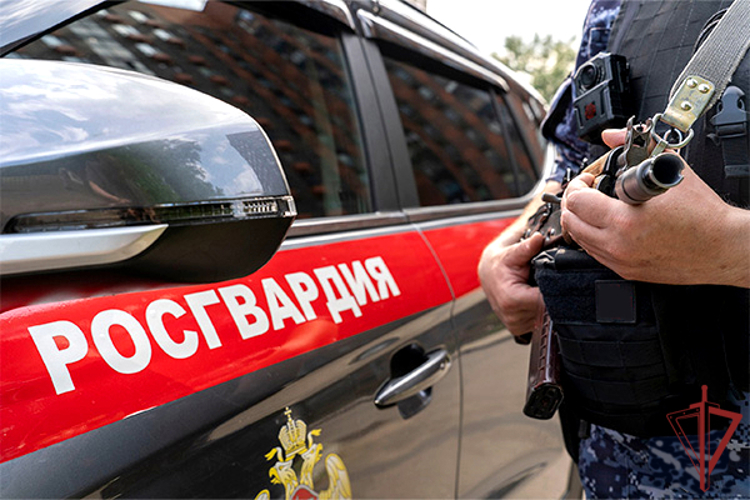 В Симферополе росгвардейцы задержали мужчину, похитившего товар из гипермаркета