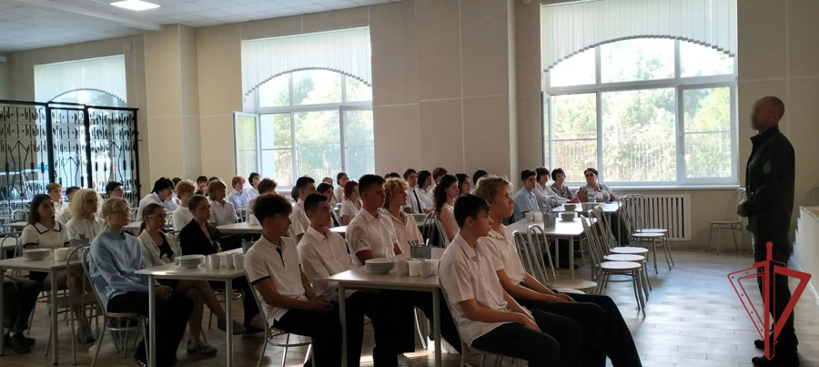 В Севастополе росгвардейцы провели просветительское мероприятие для школьников и приняли участие в памятных мероприятияхко Дню солидарности в борьбе с терроризмом