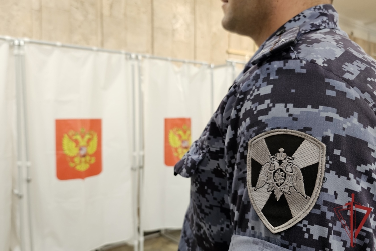 В Крыму росгвардейцы отдали голоса на Едином дне голосования