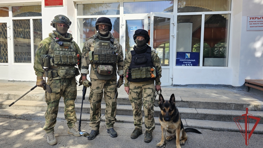 В Севастополе представители Росгвардии участвуют в Едином дне голосования