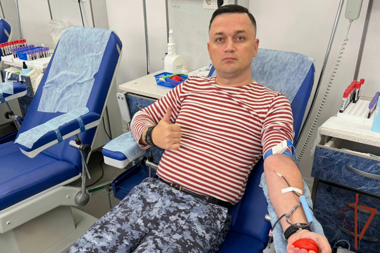 Ведомственную донорскую акцию поддержали росгвардейцы в Крыму