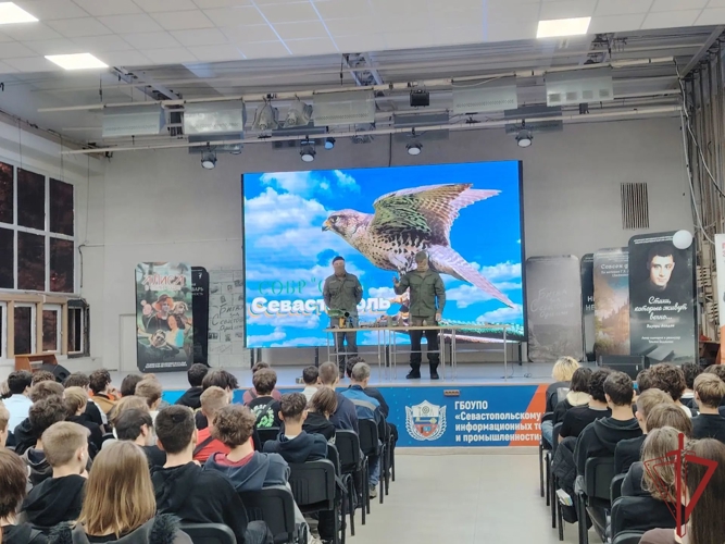 Урок безопасности провели росгвардейцы для студентов в Севастополе