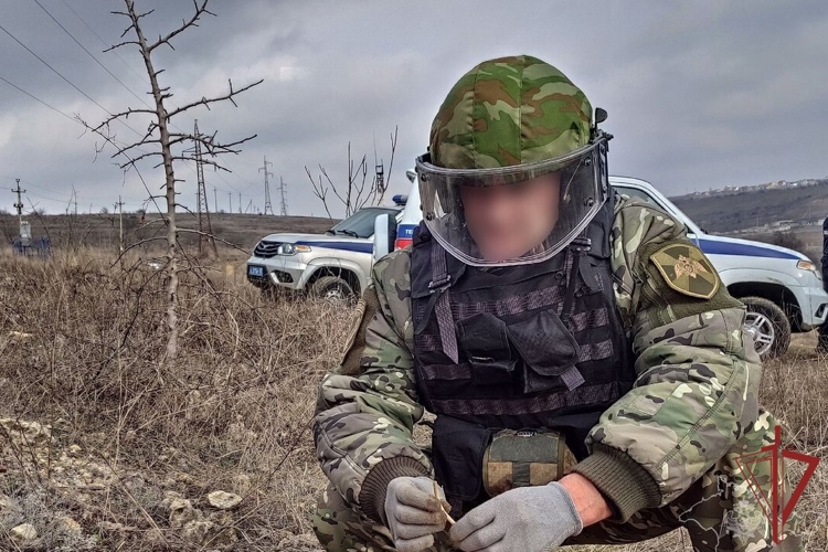 Взрывотехники ОМОН Росгвардии обследовали боеприпасы времён Великой Отечественной войны в Севастополе